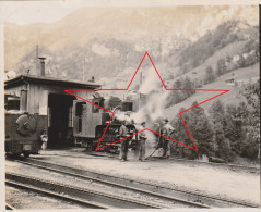 Photo 1901 LAUTERBRUNNEN - Une Locomotive, Train, Gare, Lokomotive, Zug, Bahnhof (A255) - Lauterbrunnen