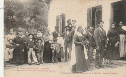 DE 24 -(40) UNE NOCE DANS LES LANDES - LE MAITRE DE MAISON INTRODUISANT LES EPOUX -   2 SCANS - Europe