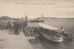 DE 8 -(35) DINARD - L ' ARRIVEE PAR LES VEDETTES DINARDAISES  -  DESCENTE DES PASSAGERS  - 2 SCANS - Dinard