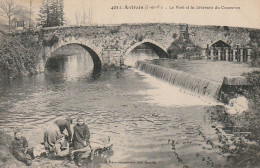 DE 9 -(35) ANTRAIN - LE PONT ET LE DEVERSOIR DU COUESNON   -  LAVANDIERE ET ENFANTS  -  2 SCANS - Other & Unclassified