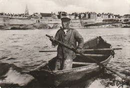 DE 9 -(35) COTE D' EMERAUDE -  SAINT MALO -  PECHEUR EN DORIS  ( EMBARCATION ) -  2 SCANS - Fishing