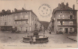 EP 3 -(43) YSSINGEAUX  -  LA FONTAINE DU FOIRAL ET LA RUE DE TENCE  -  FILLETTES -  CAFE DU COMMERCE  - 2 SCANS - Yssingeaux