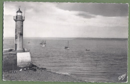 CPSM - COTES D'ARMOR - LE LÉGUÉ - PHARE SAINT LAURENT ET UN COIN DE LA PLAGE A MARÉE HAUTE - Saint-Brieuc