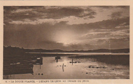 FI 6 - CARTE PUBLICITAIRE  LABORATOIRE BADEL , VALENCE S/ RHONE -   ETANG DE LEON  AU DECLIN DU JOUR  ( 40 ) - 2 SCANS - Advertising