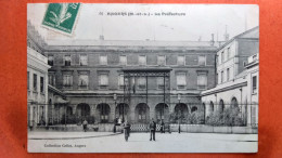 CPA (49) Angers. La Préfecture. Animation. (7A.n°125) - Angers