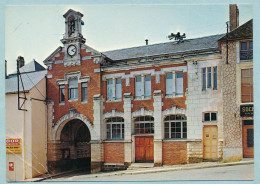 SAINT-SAUVEUR-EN-PUISAYE - L'Horloge, Place Du Marché - Saint Sauveur En Puisaye