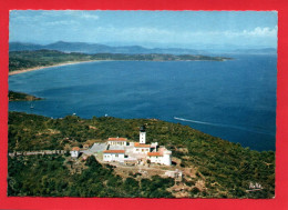 12660 CAP CAMARAT  Le Phare, Au Fond La Plage De Pampelone, La Pointe Du Pinet Et Le Cap De St Tropez     83 - Autres & Non Classés