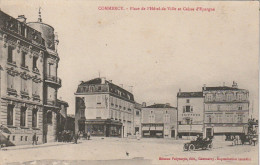 FI 13 -(55) COMMERCY  -  PLACE DE L'HOTEL DE VILLE ET CAISSE D'EPARGNE - COMMERCES : PHARMACIE , CHAPELLERIE , COIFFEUR - Commercy