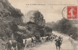 FI 14 -(56) LA VALLEE TRE AURAY -  LA GRANDE ROCHE DE LA ROUTE DE LA CHARTREUSE  - TROUPEAU DE VACHES   -2 SCANS - Autres & Non Classés