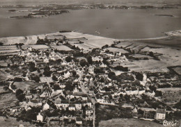 FI 16 -(56) ILE D'ARZ -  VUE AERIENNE DU BOURG  VERS L' ILE AUX MOINES  - 2 SCANS - Ile D'Arz