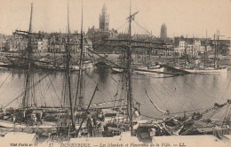 FI 25 -(59) DUNKERQUE  -  LES ISLANDAIS ET PANORAMA DE LA VILLE - ANIMATION -  BATEAUX DE PECHE  - 2 SCANS - Dunkerque