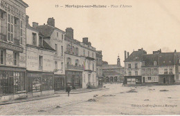 GU 4 -(61) MORTAGNE SUR HUISNE  -  PLACE D'ARMES -  COMMERCES   - 2 SCANS - Autres & Non Classés