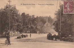 GU 6 -(61) BAGNOLES DE L'ORNE  - PLACE DE LA REPUBLIQUE  -  AUTOMOBILES  - 2 SCANS - Bagnoles De L'Orne