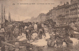 GU 7 -(62) BOULOGNE SUR MER -  LE POISSON SUR LES QUAIS  - TRIAGE DU POISSON  - CARRIOLES  - 2 SCANS - Boulogne Sur Mer