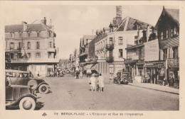 GU 8 -(62) BERCK PLAGE  - L'ENTONNOIR ET RUE DE L'IMPERATRICE - ANIMATION - AUTOMOBILES   -  2 SCANS - Berck