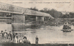 GU 12 -(63) JOZE -  LE PONT - PASSAGE DE L'ALLIER PAR LA TROUPE - ANIMATION - ENFANTS SUR LES BERGES - PASSEUR - 2 SCANS - Sonstige & Ohne Zuordnung