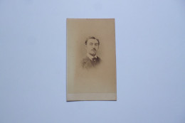 Photographie CDV -  Jeune Homme  -  Photographie LE GRAY  -  35 Bd Des Capucines  -  PARIS - Autres & Non Classés