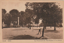 GU 13 -(63) RIOM  -  LA PROMENADE DES PRES MADAME ET LA COLONNE   - 2 SCANS - Riom