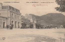 GU 16 -(63) LA BOURBOULE  -  LA GARE ET LE PUY GROS - ANIMATION -  CALECHES  , VOITURES HIPPOMOBILES  -  2 SCANS - La Bourboule