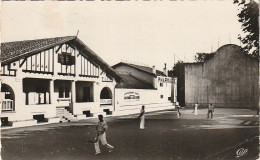 GU 18 -(64) GUETHARY -  LA MAIRIE ET LE FRONTON -  PELOTARIS  , CHISTERAS -  2 SCANS - Guethary