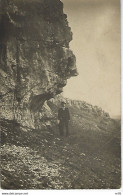 CARTE PHOTO A IDENTIFIER - PAPA EMILE SOCLEY Sous Les Rochers - Anonyme Personen