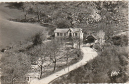 GU Nw  -(64) HOTEL MONJOUSTE A L'ENTREE DES GROTTES DE BETHARRAM - EDIT. DOUCET , LOURDES  -  2 SCANS - Andere & Zonder Classificatie