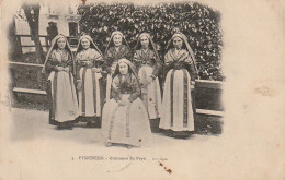 GU Nw - PYRENEES  -  COSTUMES DU PAYS - JEUNES FEMMES EN COSTUME TRADITIONNEL AVEC CAPULET - 2 SCANS - Costumes