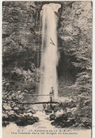 GU Nw -(64) ENVIRONS DE LICQ   -  UNE CASCADE DANS LES GORGES DE CACOUETTE   -  2 SCANS - Autres & Non Classés