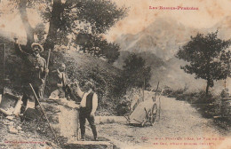 GU Nw -(64) A LA FONTAINE D'AAS , EN VUE  DU PIC DE GER   , D' EAUX BONNES  -  CASSE CROUTE SUR LE BORD DE ROUTE  - Eaux Bonnes