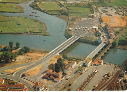 GU 20 -(64) HENDAYE  -  LE NOUVEAU PONT INTERNATIONAL - VOIES FERREES - VUE AERIENNE  - CARTE COULEURS - 2 SCANS - Hendaye