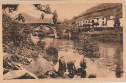 GU 24 -(64) BIDARRAY  -  LE PONT ROMAIN ET LA NIVE  - ANIMATION -  2 SCANS - Bidarray