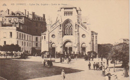 GU 24 -(64) BIARRITZ  -  EGLISE STE EUGENIE -  SORTIE DE MESSE  -  PAROISSIENS , PROMENEURS . -  2 SCANS - Biarritz