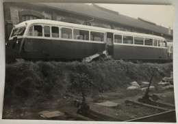 Photo Ancienne - Snapshot - Train - Autorail Automotrice - CARHAIX - Bretagne - Ferroviaire - Chemin De Fer - RB - Eisenbahnen