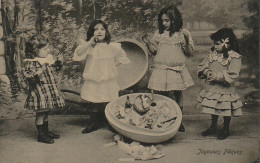 GU Nw - " JOYEUSES PAQUES " - FILLETTES DEVANT OEUF GEANT - EDIT. RAPHAEL TUCK & SONS' - 2 SCANS - Pâques