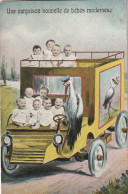 GU Nw - " UNE CARGAISON NOUVELLE DE BEBES MODERNES " - AUTOBUS DE BEBES AVEC CHAUFFEUR CIGOGNE- 2 SCANS - Grupo De Niños Y Familias