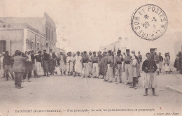 FI 29- TAOURIRT , MAROC - RUE PRINCIPALE - LE SOIR  , LES PERMISSIONNAIRES EN PROMENADE - Otros & Sin Clasificación