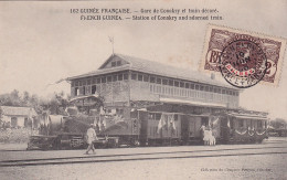 GU Nw-  GARE DE CONAKRY ET TRAIN DECORE - GUINEE FRANCAISE - ANIMATION - OBLITERATION 1908 - Guinea Francesa