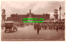R539907 Mall. Victoria Memorial And Buckingham Palace. London. Beagles. RP - Autres & Non Classés