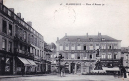 59 - MAUBEUGE -  Place D'armes - Grand Café Louis - Banque Pierard Mabille - Maubeuge