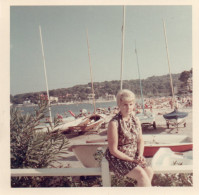 PHOTO ORIGINALE AL 2 - FORMAT 8.8 X 8.8 - ALPES MARITIMES - ANTIBES - 1969 - VOILIER - Plaatsen