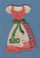 Österreich 2016 Stickerei-Sondermarke Dirndl Kleid 630c Mi.-Nr. 3285 ** - Unused Stamps