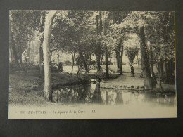 Carte Postale De BEAUVAIS. Le Square De La Gare. - Beauvais