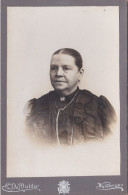 GEKARTONNEERDE FOTO 10.50 X 16cm, ROND 1900, VROUW, FEMME, LADY, PHOTOGR.E. DE MU/LDER, WATERVLIET - Alte (vor 1900)