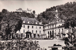 38 - Uriage Les Bains - Etablissement Thermal - Hotel Bellevue Et Le Chateau - Cpa - Uriage