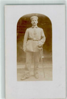 39803305 - Deutscher Kavallerist In Uniform Mit Saebel Passepartout - Oorlog 1914-18