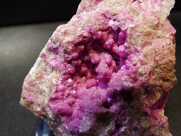 Cobalto Calcite ( 5 X 4.5 X 3.5 Cm ) Kakanda Mine - Kambove - Haut-Katanga - RDC - Minerali