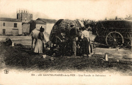 N76 - 13 - SAINTES-MARIES-DE-MA-MER - Bouches-du-Rhône - Une Famille De Bohémiens - Saintes Maries De La Mer