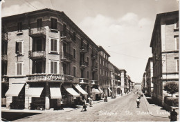 BOLOGNA (Emilia-Romagna) Via Vittorio Veneto En 1957 - Bologna