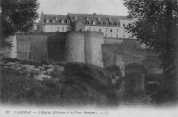 CAMBRAI - L'Hôpital Militaire Et Les Vieux Remparts - Cambrai