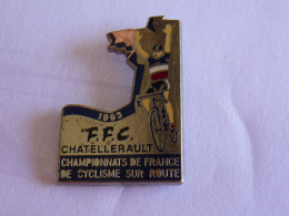 Pin S  SPORT CYCLISME CHAMPIONNATS DE FRANCE SUR ROUTE A CHATELLERAULT - Ciclismo